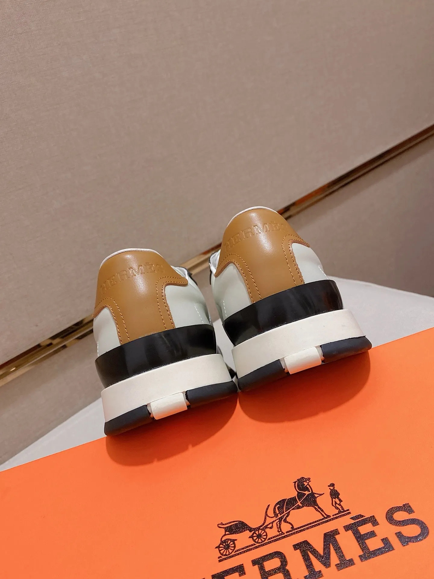 Ex-factory price: 500💰《HERMES》【Classic original single version】Hermès; top 🔝purchasing agent🔍🔍men's latest 🇺🇸sold simultaneously, original imported from Italy ▲▲first-layer cowhide ▲▲ (high-end, nobility and class) ) Exquisite workmanship (Italian 🇮🇹 imported water-dyed 🐂 cowhide lining) sole: original sole provided by the original factory, ⚠️exclusive double-layer activity·TPR·rubber·combined molded outsole; super comfortable·wear-resistant·non-slip·environmental protection The real thing is more beautiful when photographed in kind (high quality, following orders), you can come in and out at will * Number of yards: 38·39·40·41·42·43·44# (can be customized 45.)